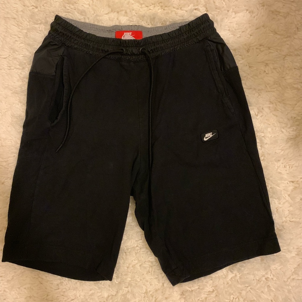 Men’s NIKE Swear Shorts (Size M)